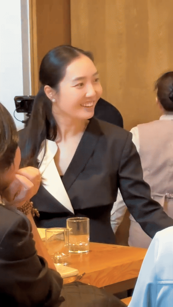 Ngoại hình của em gái Cường Đô La ở hiện tại gây chú ý- Ảnh 1. Ngoại hình của em gái Cường Đô La ở hiện tại gây chú ý- Ảnh 1.