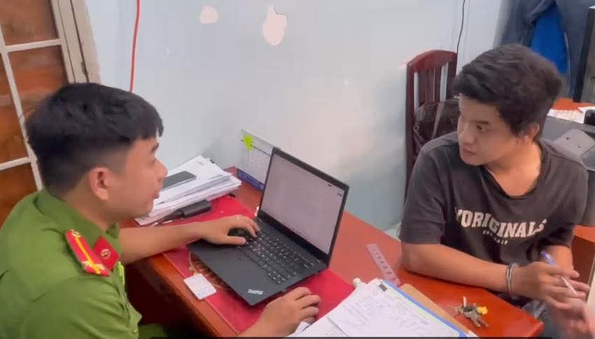 Từ đối tượng Lê Minh Thiện, công an bắt Nguyễn Trung Nghĩa- Ảnh 1. Từ đối tượng Lê Minh Thiện, công an bắt Nguyễn Trung Nghĩa- Ảnh 1.
