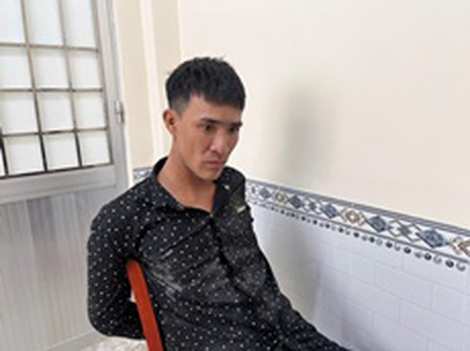 Bắt và khám xét Bùi Văn Đấu- Ảnh 1. Bắt và khám xét Bùi Văn Đấu- Ảnh 1.