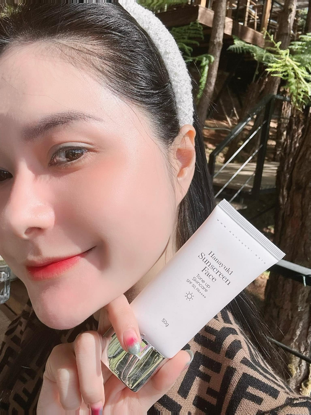 Kem chống nắng SPF 2,4 của Đoàn Di Băng bị thu hồi: Chỉ số thấp ảnh hưởng tới da thế nào?- Ảnh 1. Kem chống nắng SPF 2,4 của Đoàn Di Băng bị thu hồi: Chỉ số thấp ảnh hưởng tới da thế nào?- Ảnh 1.