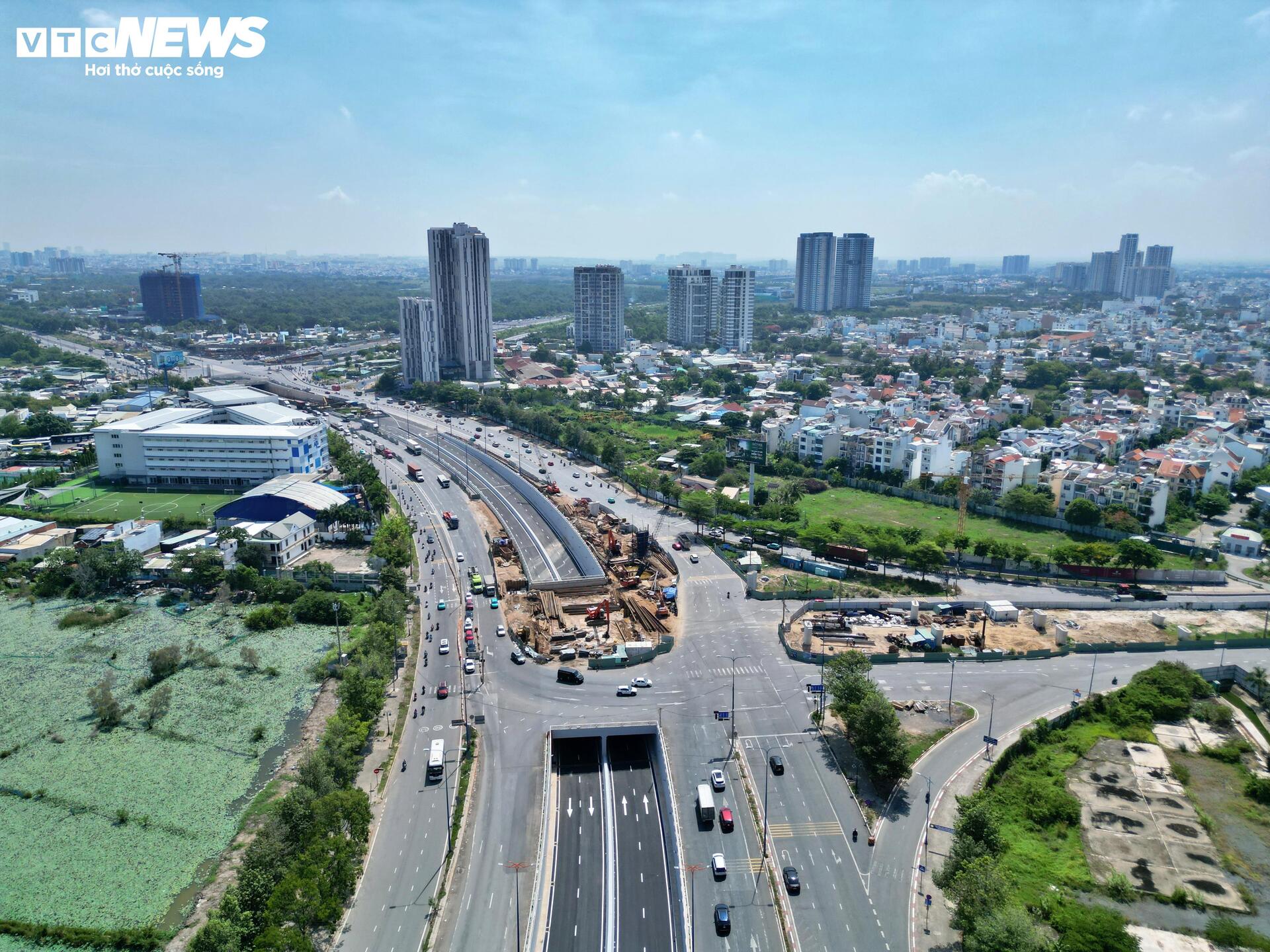 Cận cảnh hầm chui nút giao hiện đại nhất TP.HCM dự kiến thông xe vào tháng 6- Ảnh 1. Cận cảnh hầm chui nút giao hiện đại nhất TP.HCM dự kiến thông xe vào tháng 6- Ảnh 1.