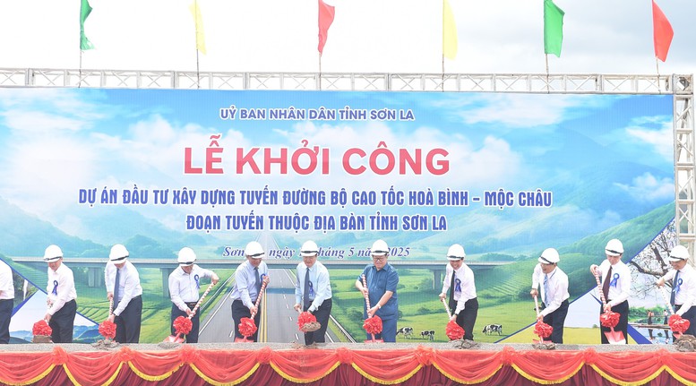 Khởi công Dự án đầu tư xây dựng tuyến đường bộ cao tốc Hòa Bình - Mộc Châu, đoạn tuyến thuộc địa bàn tỉnh Sơn La- Ảnh 1. Khởi công Dự án đầu tư xây dựng tuyến đường bộ cao tốc Hòa Bình - Mộc Châu, đoạn tuyến thuộc địa bàn tỉnh Sơn La- Ảnh 1.
