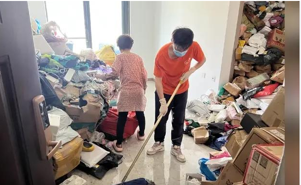 Bí mật của cụ bà U65 chi 3,5 tỷ đồng mua hàng online mỗi ngày- Ảnh 1. Bí mật của cụ bà U65 chi 3,5 tỷ đồng mua hàng online mỗi ngày- Ảnh 1.