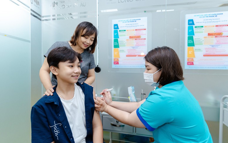 Đẩy mạnh tiêm vaccine cho người lớn, nhất là người có bệnh nền- Ảnh 6. Đẩy mạnh tiêm vaccine cho người lớn, nhất là người có bệnh nền- Ảnh 6.