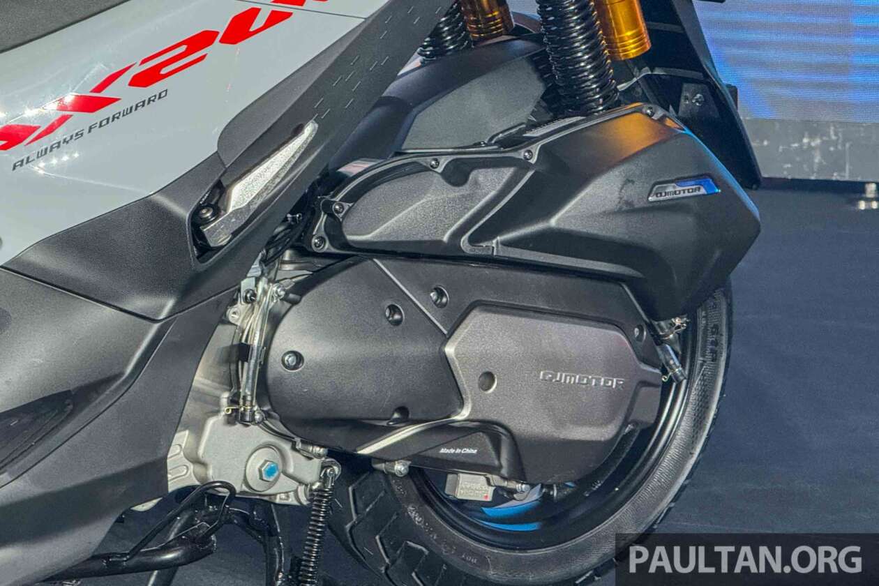 'Vua xe ga' 175 cc ra mắt giá 48 triệu đồng: Thiết kế thể thao, trang bị vượt trội ăn đứt Honda Air Blade- Ảnh 6. 'Vua xe ga' 175 cc ra mắt giá 48 triệu đồng: Thiết kế thể thao, trang bị vượt trội ăn đứt Honda Air Blade- Ảnh 6.
