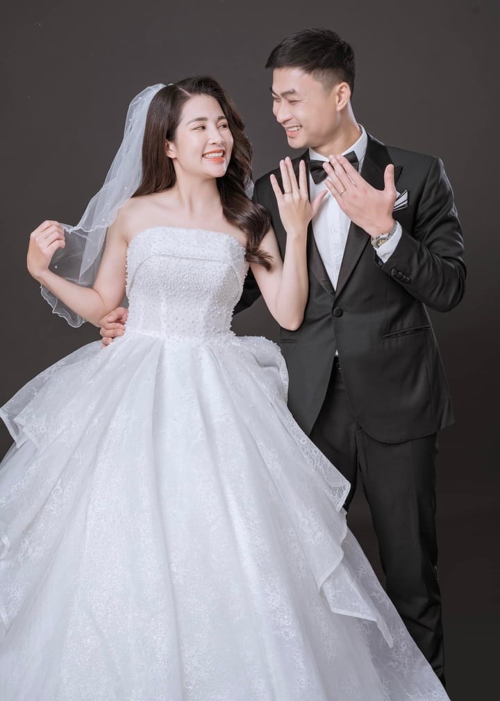 Hôn nhân kín tiếng với vợ đẹp như hoa hậu của diễn viên chuyên vai giang hồ- Ảnh 2. Hôn nhân kín tiếng với vợ đẹp như hoa hậu của diễn viên chuyên vai giang hồ- Ảnh 2.
