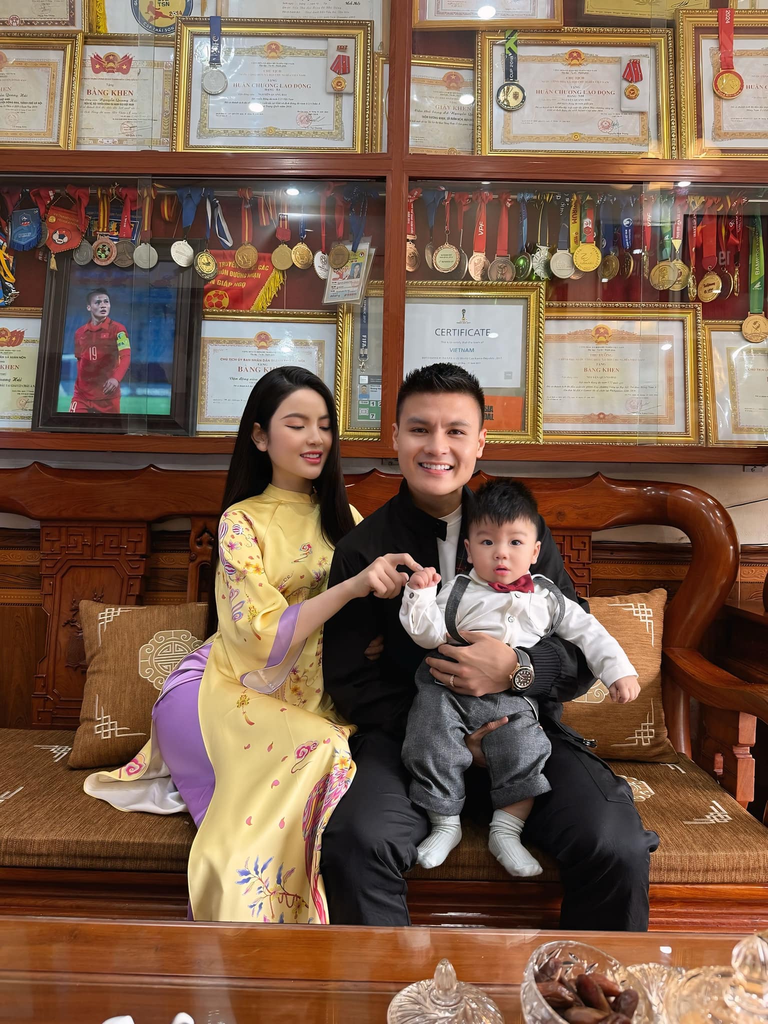 Tặng Chu Thanh Huyền xe sang gần chục tỷ đồng, Quang Hải giàu cỡ nào?- Ảnh 2. Tặng Chu Thanh Huyền xe sang gần chục tỷ đồng, Quang Hải giàu cỡ nào?- Ảnh 2.