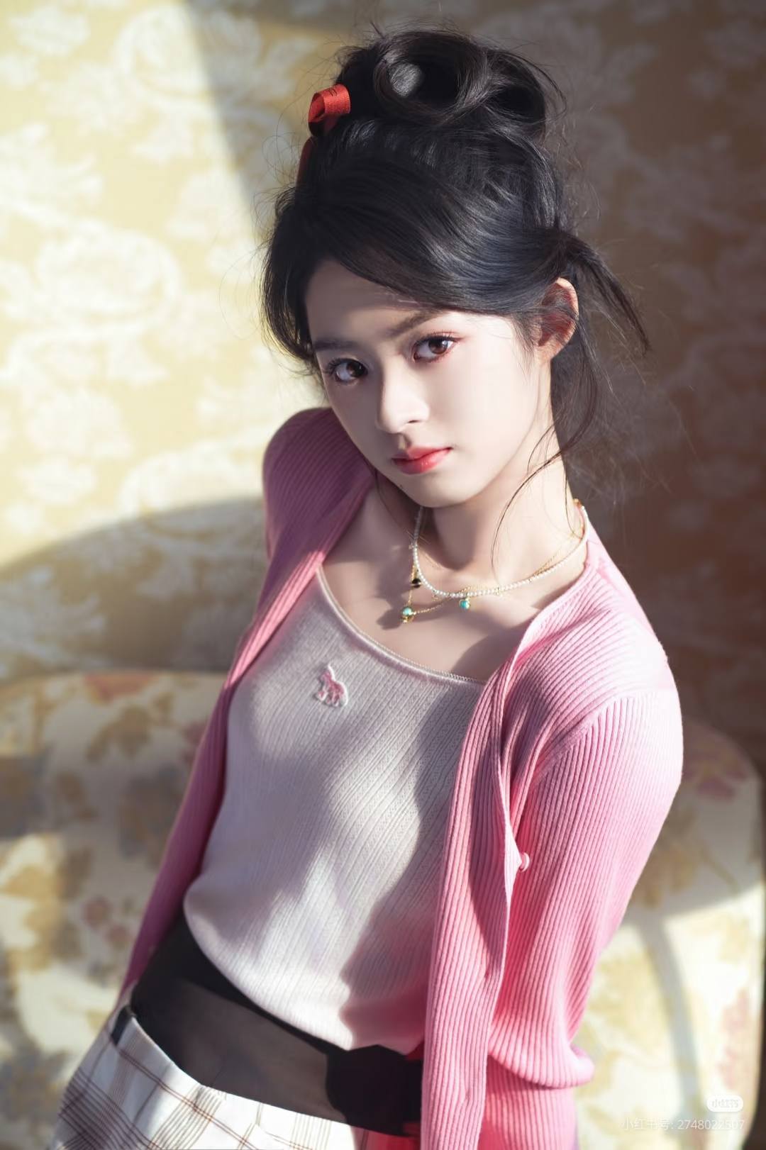 Chỉ vì 1 đôi hoa tai, mỹ nhân 17 tuổi bị lộ gia thế khủng, hóa ra là “công chúa hào môn” trong truyền thuyết- Ảnh 3. Chỉ vì 1 đôi hoa tai, mỹ nhân 17 tuổi bị lộ gia thế khủng, hóa ra là “công chúa hào môn” trong truyền thuyết- Ảnh 3.