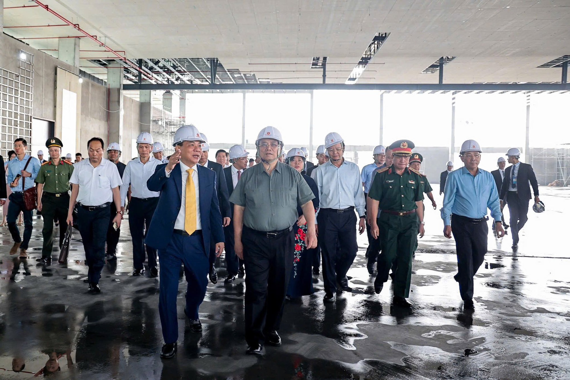 'Thần tốc' thi công, siêu dự án top 10 thế giới sẵn sàng đưa Hà Nội thành tâm điểm giao thương toàn cầu- Ảnh 1. 'Thần tốc' thi công, siêu dự án top 10 thế giới sẵn sàng đưa Hà Nội thành tâm điểm giao thương toàn cầu- Ảnh 1.
