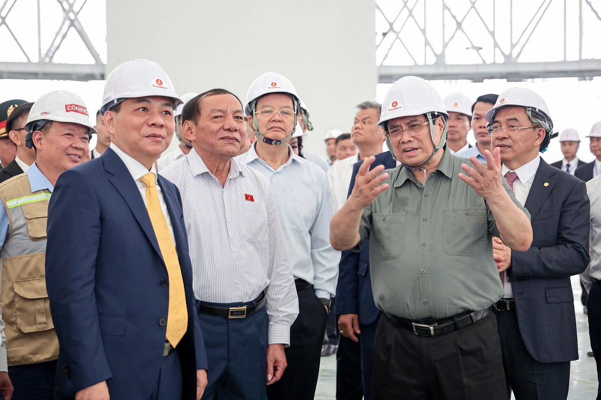 'Thần tốc' thi công, siêu dự án top 10 thế giới sẵn sàng đưa Hà Nội thành tâm điểm giao thương toàn cầu- Ảnh 2. 'Thần tốc' thi công, siêu dự án top 10 thế giới sẵn sàng đưa Hà Nội thành tâm điểm giao thương toàn cầu- Ảnh 2.
