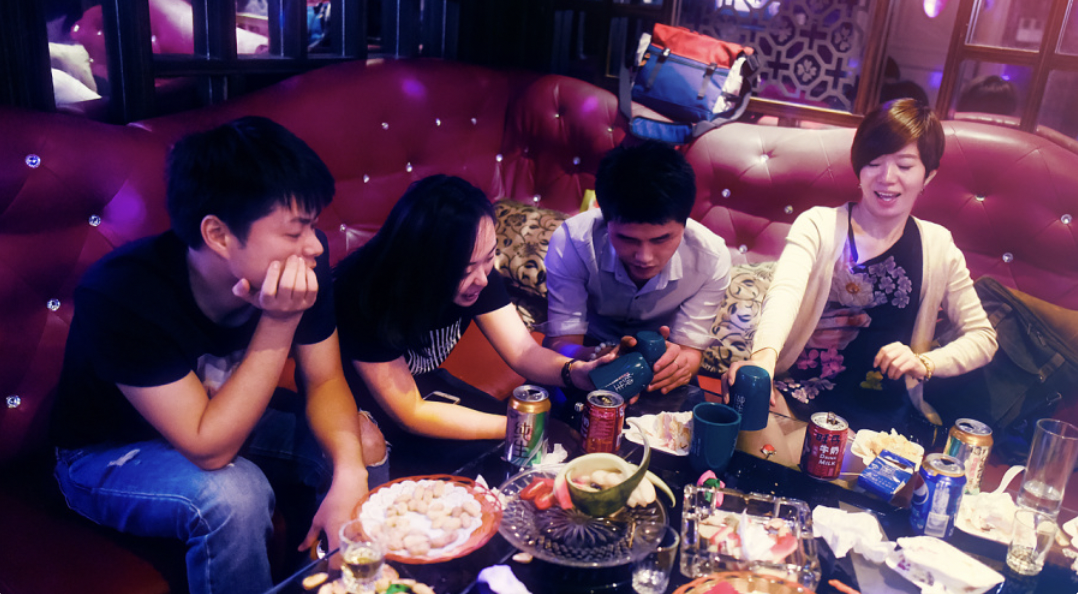 Đi họp lớp, bạn học đại gia "khoe của", còn tôi nói nợ 700 triệu: Sáng hôm sau tôi 1 nhận tin nhắn mà cả đời khó quên- Ảnh 1. Đi họp lớp, bạn học đại gia "khoe của", còn tôi nói nợ 700 triệu: Sáng hôm sau tôi 1 nhận tin nhắn mà cả đời khó quên- Ảnh 1.