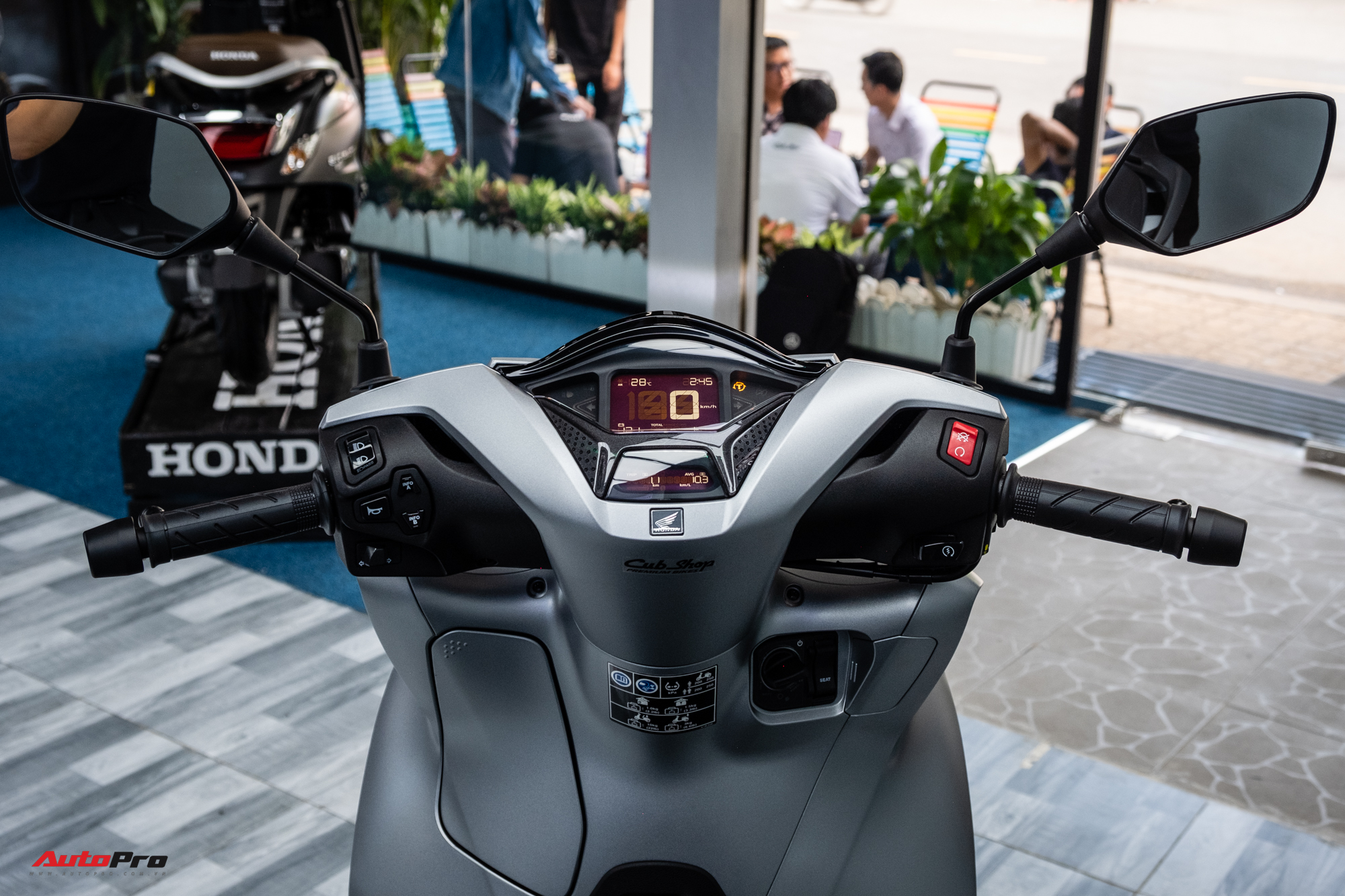 Lô Honda SH 350i 2025 nhập Ý đầu tiên về Việt Nam: Giá nước ngoài từ 174 triệu, bản tương tự ở Việt Nam chỉ 151 triệu đồng- Ảnh 8. Lô Honda SH 350i 2025 nhập Ý đầu tiên về Việt Nam: Giá nước ngoài từ 174 triệu, bản tương tự ở Việt Nam chỉ 151 triệu đồng- Ảnh 8.