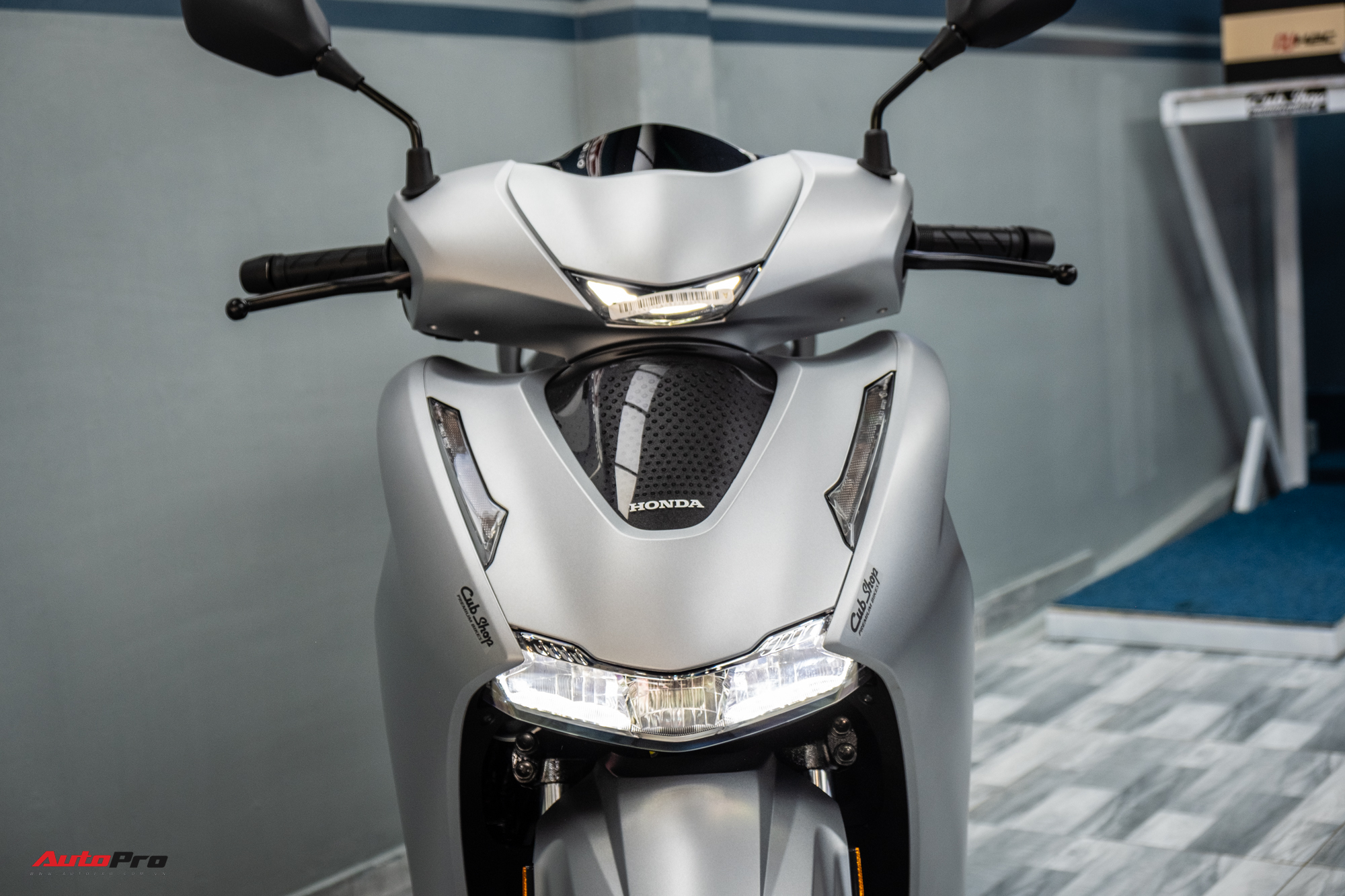 Lô Honda SH 350i 2025 nhập Ý đầu tiên về Việt Nam: Giá nước ngoài từ 174 triệu, bản tương tự ở Việt Nam chỉ 151 triệu đồng- Ảnh 4. Lô Honda SH 350i 2025 nhập Ý đầu tiên về Việt Nam: Giá nước ngoài từ 174 triệu, bản tương tự ở Việt Nam chỉ 151 triệu đồng- Ảnh 4.
