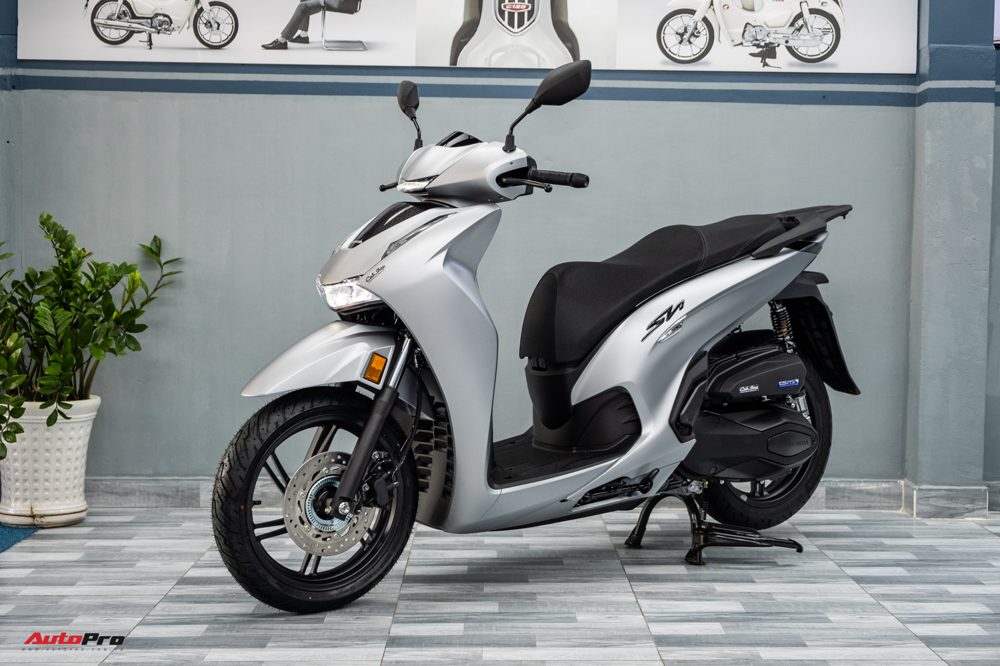 Lô Honda SH 350i 2025 nhập Ý đầu tiên về Việt Nam: Giá nước ngoài từ 174 triệu, bản tương tự ở Việt Nam chỉ 151 triệu đồng