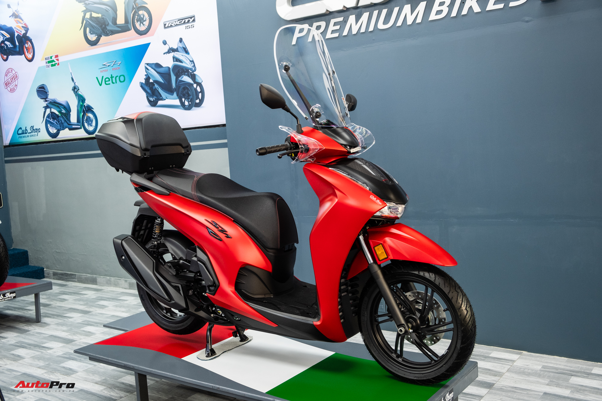 Lô Honda SH 350i 2025 nhập Ý đầu tiên về Việt Nam: Giá nước ngoài từ 174 triệu, bản tương tự ở Việt Nam chỉ 151 triệu đồng- Ảnh 14. Lô Honda SH 350i 2025 nhập Ý đầu tiên về Việt Nam: Giá nước ngoài từ 174 triệu, bản tương tự ở Việt Nam chỉ 151 triệu đồng- Ảnh 14.