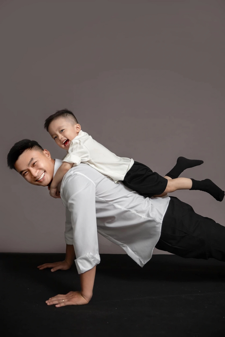 Hôn nhân kín tiếng với vợ đẹp như hoa hậu của diễn viên chuyên vai giang hồ- Ảnh 4. Hôn nhân kín tiếng với vợ đẹp như hoa hậu của diễn viên chuyên vai giang hồ- Ảnh 4.