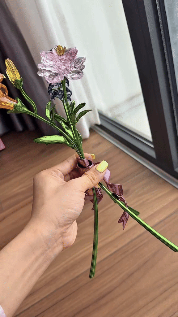 Cận cảnh 3 bông hoa giá hơn 30 triệu khiến người mua bị mắng: Hối hận biết sự thật- Ảnh 1. Cận cảnh 3 bông hoa giá hơn 30 triệu khiến người mua bị mắng: Hối hận biết sự thật- Ảnh 1.
