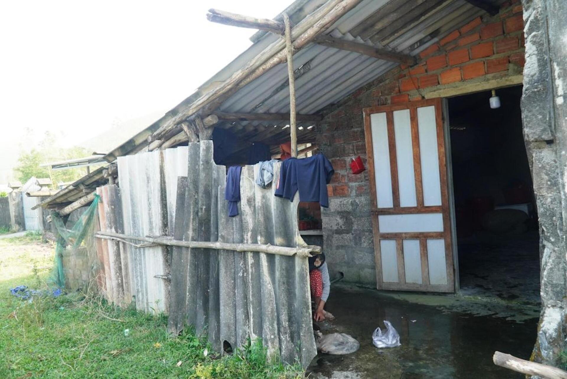 Bên trong ngôi làng bị 'mắc kẹt' bởi dự án sân golf 'treo' gần 2 thập kỷ- Ảnh 8. Bên trong ngôi làng bị 'mắc kẹt' bởi dự án sân golf 'treo' gần 2 thập kỷ- Ảnh 8.