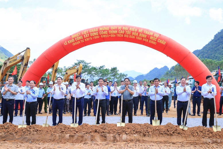 Cao tốc gần 15.000 tỷ đồng đi qua hồ nước nổi tiếng, sở hữu cây cầu mang 2 kỷ lục Việt Nam- Ảnh 4. Cao tốc gần 15.000 tỷ đồng đi qua hồ nước nổi tiếng, sở hữu cây cầu mang 2 kỷ lục Việt Nam- Ảnh 4.