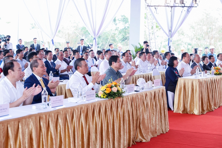 Thủ tướng phát lệnh khởi công cầu Tứ Liên (Hà Nội)- Ảnh 1. Thủ tướng phát lệnh khởi công cầu Tứ Liên (Hà Nội)- Ảnh 1.
