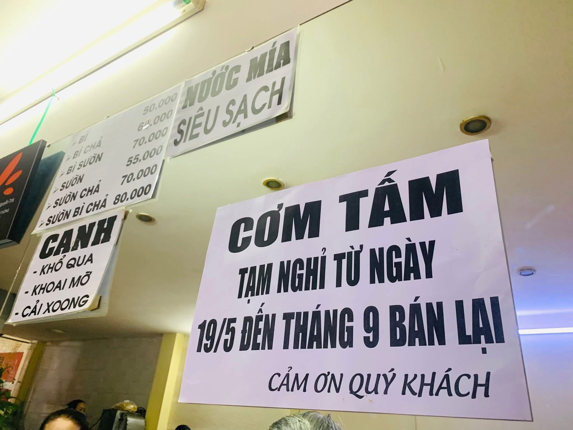 Tiệm cơm lâu năm giữa Quận 1 bỗng nghỉ bán khiến khách tiếc ngẩn ngơ, biết lý do phía sau còn bất ngờ hơn- Ảnh 1. Tiệm cơm lâu năm giữa Quận 1 bỗng nghỉ bán khiến khách tiếc ngẩn ngơ, biết lý do phía sau còn bất ngờ hơn- Ảnh 1.