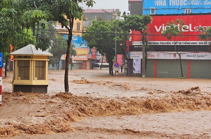 Miền Bắc sắp đón đợt mưa lớn kéo dài, nguy cơ xảy ra lũ quét và sạt lở- Ảnh 1. Miền Bắc sắp đón đợt mưa lớn kéo dài, nguy cơ xảy ra lũ quét và sạt lở- Ảnh 1.