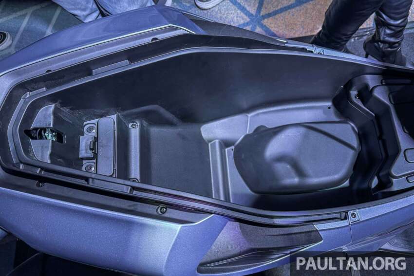 'Vua xe ga' 175 cc ra mắt giá 48 triệu đồng: Thiết kế thể thao, trang bị vượt trội ăn đứt Honda Air Blade- Ảnh 3. 'Vua xe ga' 175 cc ra mắt giá 48 triệu đồng: Thiết kế thể thao, trang bị vượt trội ăn đứt Honda Air Blade- Ảnh 3.