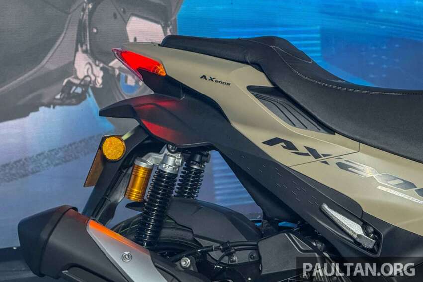 'Vua xe ga' 175 cc ra mắt giá 48 triệu đồng: Thiết kế thể thao, trang bị vượt trội ăn đứt Honda Air Blade- Ảnh 4. 'Vua xe ga' 175 cc ra mắt giá 48 triệu đồng: Thiết kế thể thao, trang bị vượt trội ăn đứt Honda Air Blade- Ảnh 4.