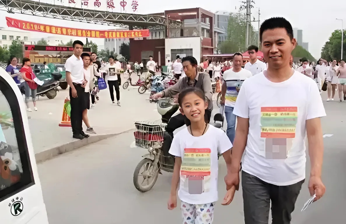 Thiên tài 10 tuổi đỗ đại học, 3 năm sau ra trường cuộc đời chán đến phát ngán: Khi tuổi thơ bị lấy mất bởi hai chữ "thành công"- Ảnh 2. Thiên tài 10 tuổi đỗ đại học, 3 năm sau ra trường cuộc đời chán đến phát ngán: Khi tuổi thơ bị lấy mất bởi hai chữ "thành công"- Ảnh 2.