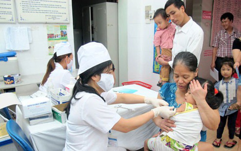 Đẩy mạnh tiêm vaccine cho người lớn, nhất là người có bệnh nền- Ảnh 4. Đẩy mạnh tiêm vaccine cho người lớn, nhất là người có bệnh nền- Ảnh 4.