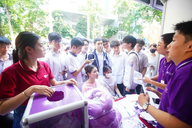 Bộ GD&ĐT lý giải vì sao học ngành vi mạch bán dẫn cần đạt điểm 8 môn Toán?- Ảnh 2. Bộ GD&ĐT lý giải vì sao học ngành vi mạch bán dẫn cần đạt điểm 8 môn Toán?- Ảnh 2.