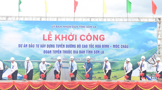 Khởi công tuyến cao tốc Hòa Bình - Mộc Châu- Ảnh 1. Khởi công tuyến cao tốc Hòa Bình - Mộc Châu- Ảnh 1.
