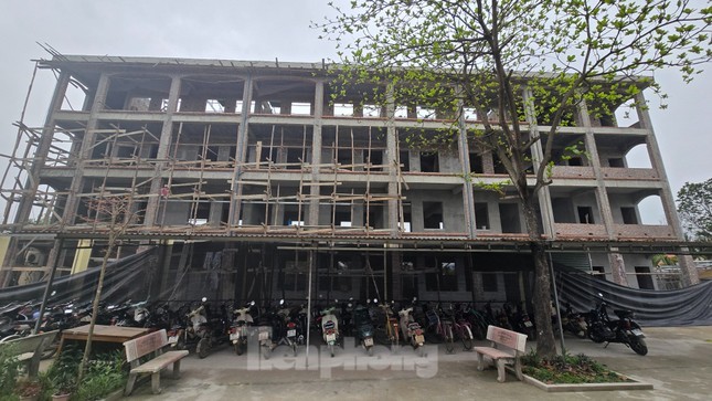 Vụ trường tư ở Hà Nội tự ý xây phòng học trên đất công: Đề nghị kỷ luật nhiều cán bộ- Ảnh 1. Vụ trường tư ở Hà Nội tự ý xây phòng học trên đất công: Đề nghị kỷ luật nhiều cán bộ- Ảnh 1.