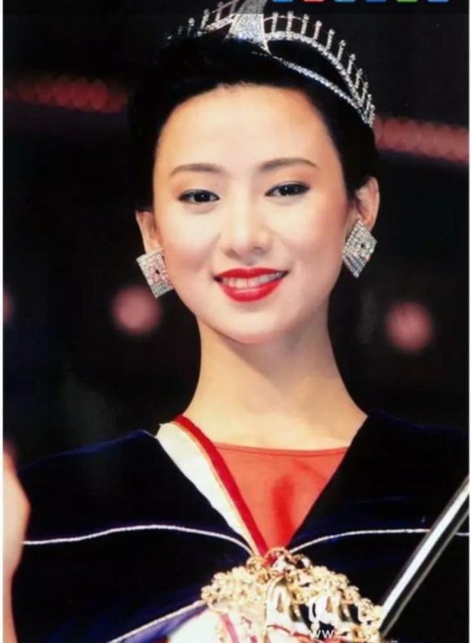 "Hoa hậu đóng phim nóng" thông báo ly thân chồng doanh nhân, sống cô độc trong biệt thự bạc tỷ- Ảnh 6. "Hoa hậu đóng phim nóng" thông báo ly thân chồng doanh nhân, sống cô độc trong biệt thự bạc tỷ- Ảnh 6.