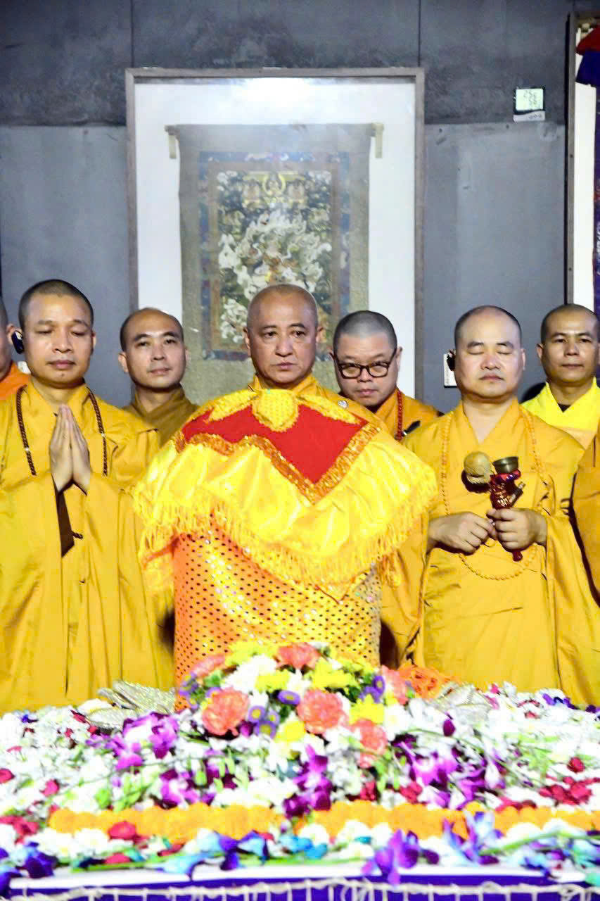 Hình ảnh độc quyền: Xá lợi Đức Phật đang chuẩn bị lên máy bay từ Ấn Độ đến Việt Nam- Ảnh 2. Hình ảnh độc quyền: Xá lợi Đức Phật đang chuẩn bị lên máy bay từ Ấn Độ đến Việt Nam- Ảnh 2.