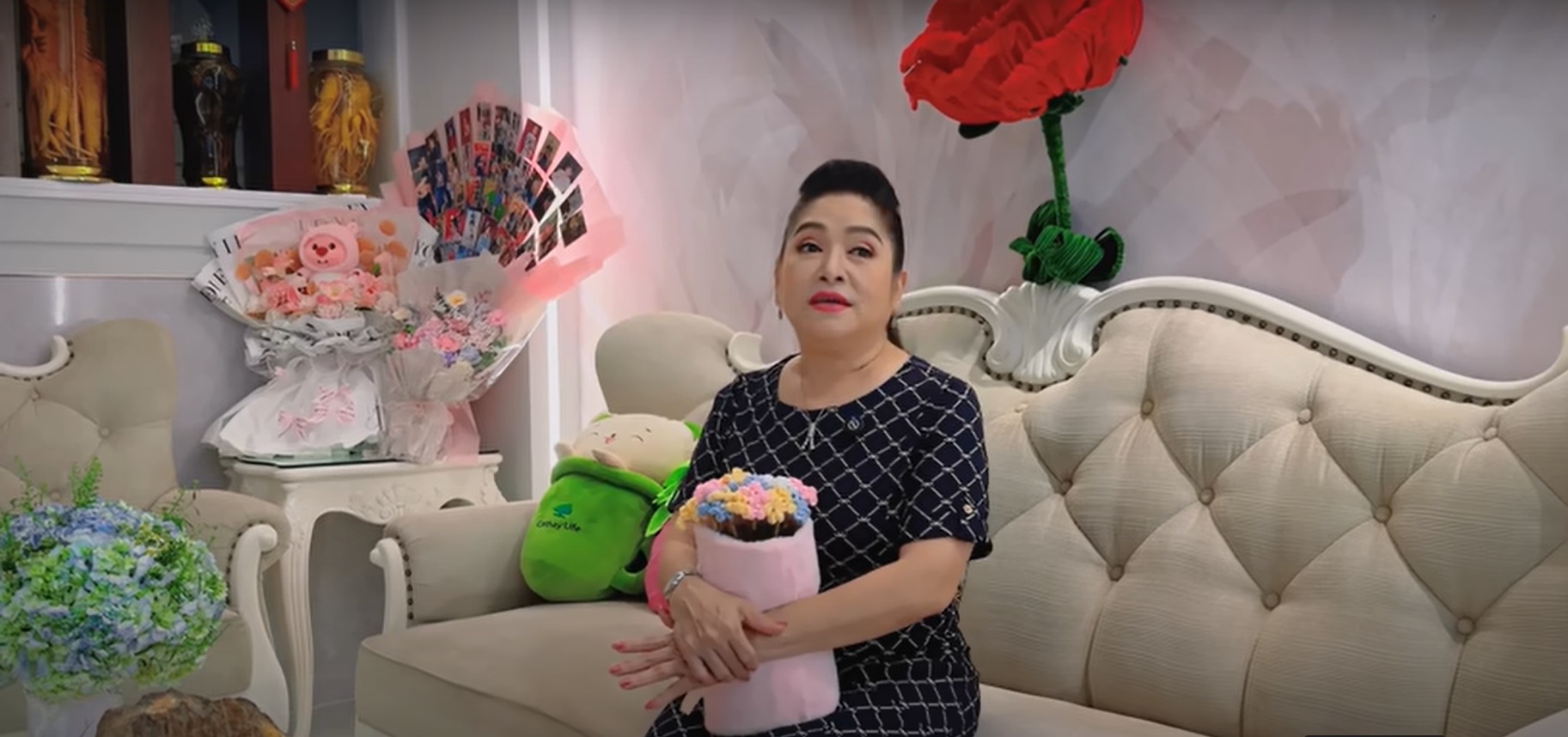 Nữ NSƯT sở hữu nhà mặt tiền vài chục tỷ đồng ở Quận 7, nhiều tài tử theo đuổi nhưng cưới chồng kém tiếng- Ảnh 8. Nữ NSƯT sở hữu nhà mặt tiền vài chục tỷ đồng ở Quận 7, nhiều tài tử theo đuổi nhưng cưới chồng kém tiếng- Ảnh 8.