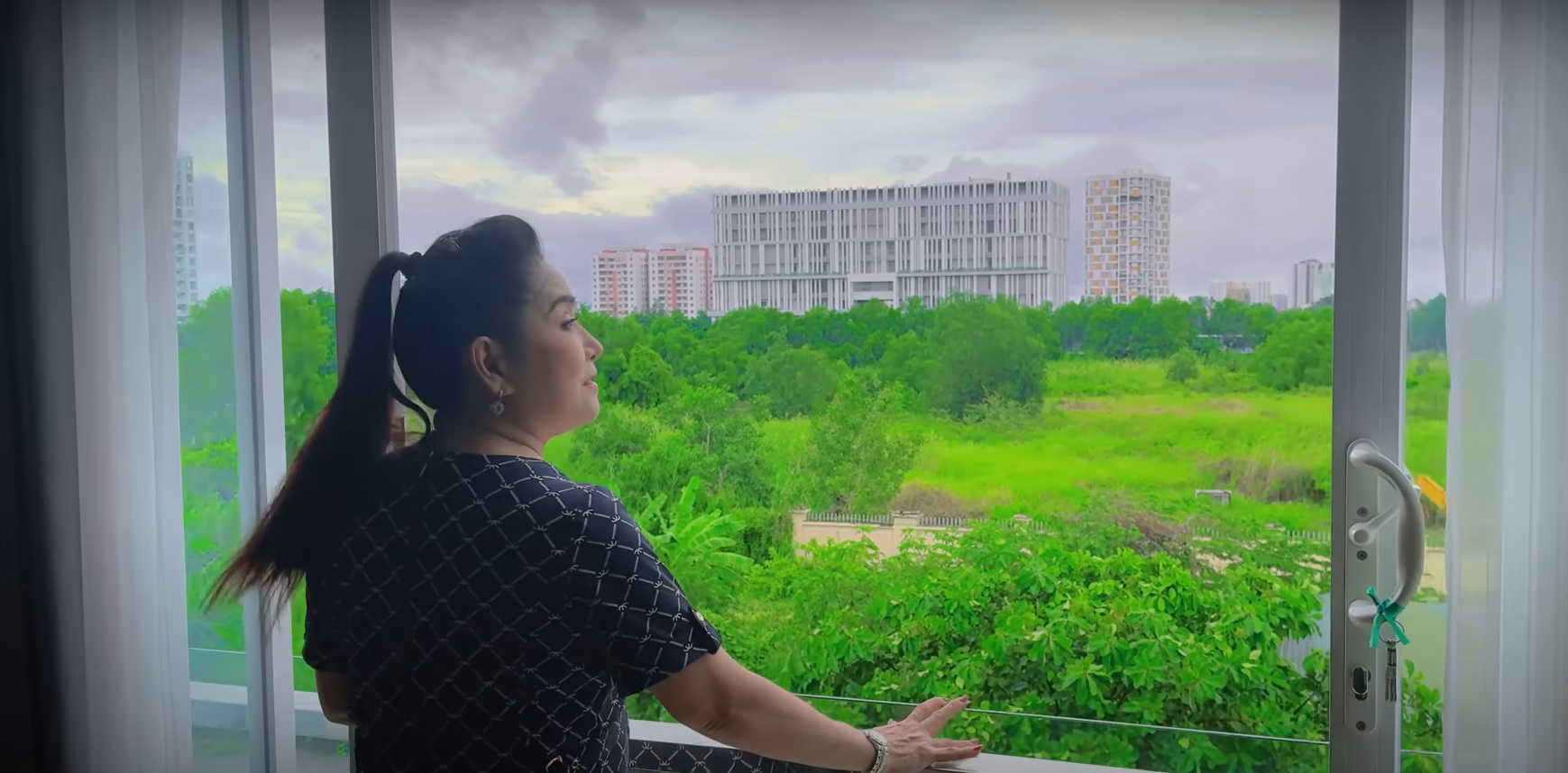 Nữ NSƯT sở hữu nhà mặt tiền vài chục tỷ đồng ở Quận 7, nhiều tài tử theo đuổi nhưng cưới chồng kém tiếng- Ảnh 4. Nữ NSƯT sở hữu nhà mặt tiền vài chục tỷ đồng ở Quận 7, nhiều tài tử theo đuổi nhưng cưới chồng kém tiếng- Ảnh 4.