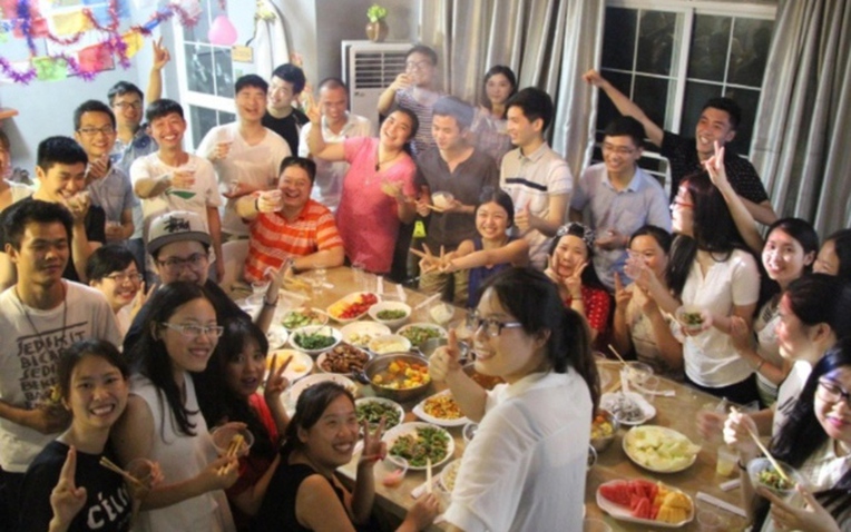 Nghịch lý của buổi họp lớp: 3 kiểu người luôn có mặt, 3 kiểu dù mời thế nào cũng không đến- Ảnh 1.