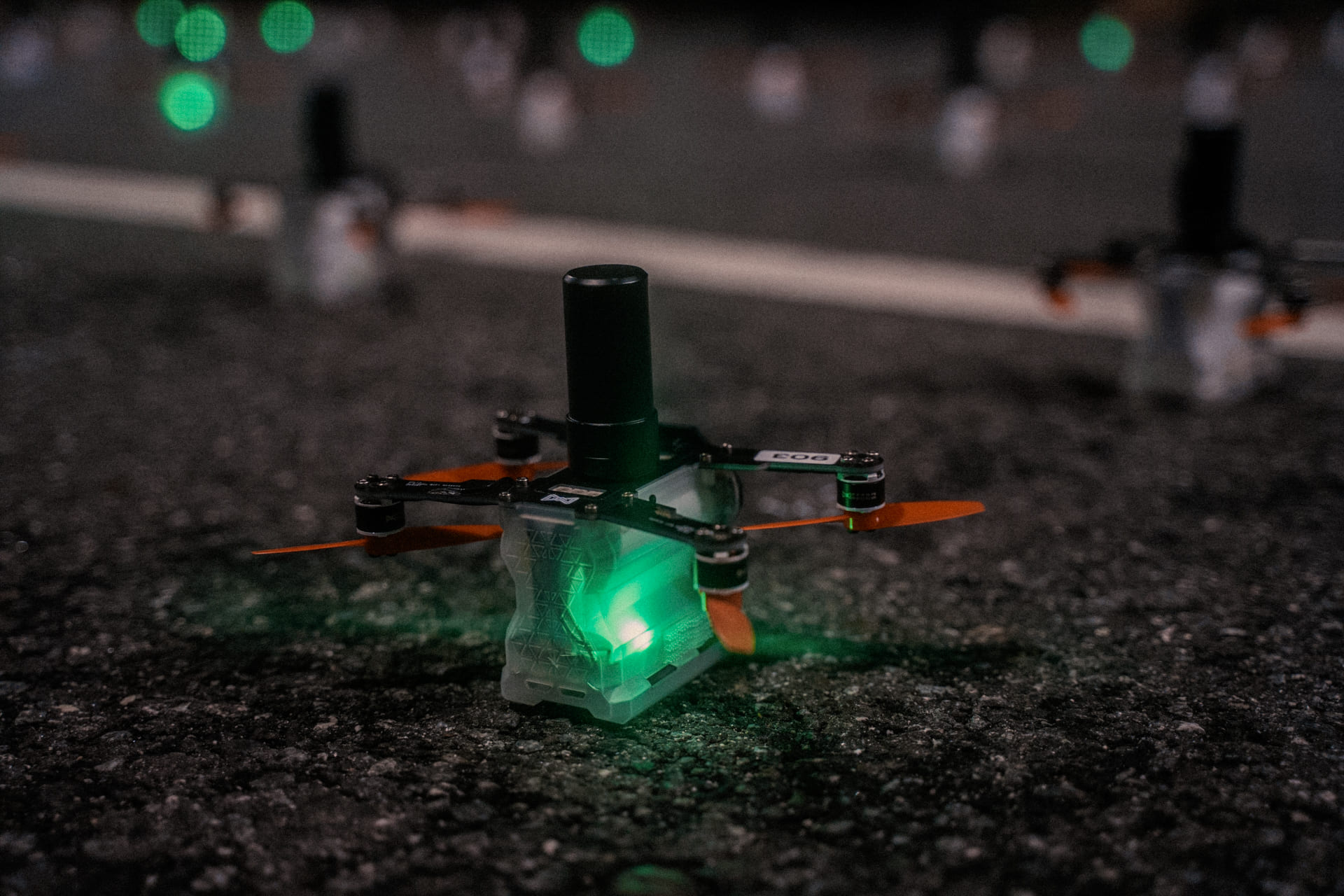 Hé lộ bí mật đằng sau màn trình diễn hàng nghìn drone trên trời: Dùng 200 chiếc đã tốn hơn 2,5 tỷ- Ảnh 2. Hé lộ bí mật đằng sau màn trình diễn hàng nghìn drone trên trời: Dùng 200 chiếc đã tốn hơn 2,5 tỷ- Ảnh 2.
