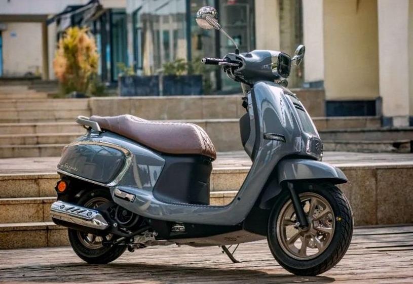 Xe ga Suzuki thiết kế hoài cổ đẹp như Vespa, giá chỉ 35 triệu đồng- Ảnh 3. Xe ga Suzuki thiết kế hoài cổ đẹp như Vespa, giá chỉ 35 triệu đồng- Ảnh 3.