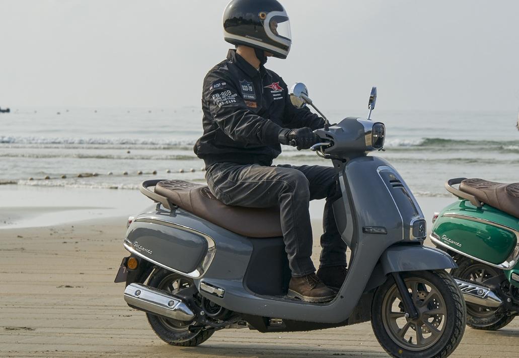 Xe ga Suzuki thiết kế hoài cổ đẹp như Vespa, giá chỉ 35 triệu đồng- Ảnh 2. Xe ga Suzuki thiết kế hoài cổ đẹp như Vespa, giá chỉ 35 triệu đồng- Ảnh 2.