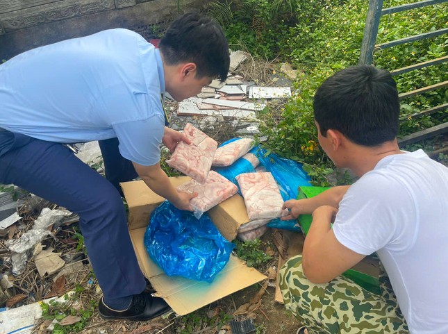 Nghệ An: Phát hiện hơn nửa tấn mì chính nghi giả thương hiệu lớn- Ảnh 4. Nghệ An: Phát hiện hơn nửa tấn mì chính nghi giả thương hiệu lớn- Ảnh 4.