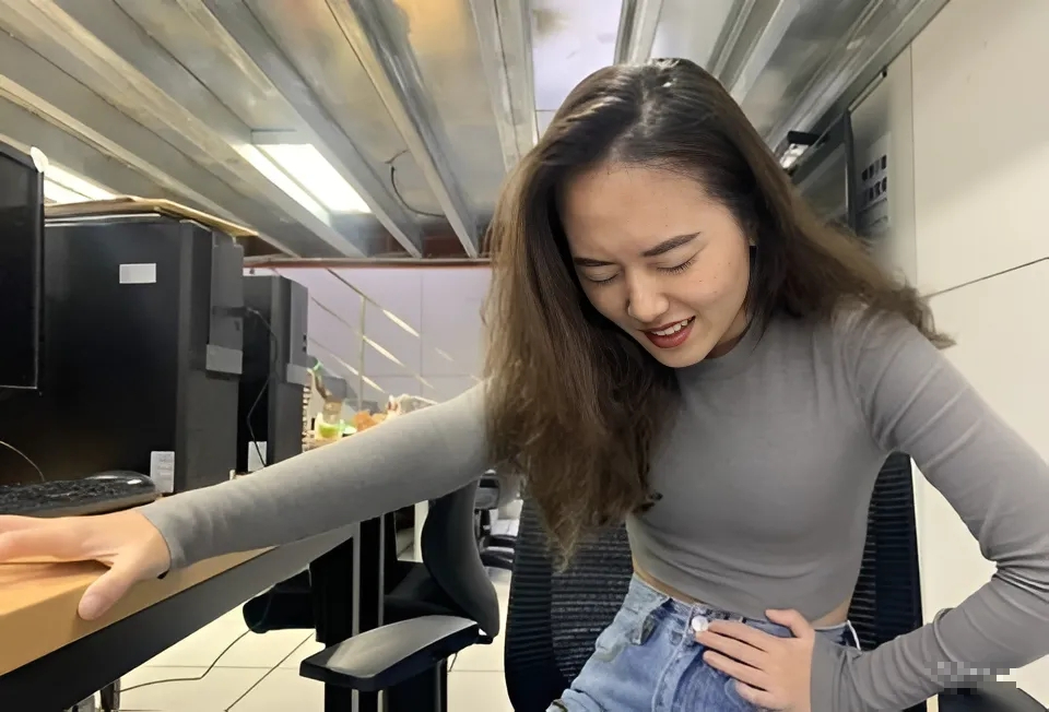 Cô gái 28 tuổi được chuẩn đoán ung thư dạ dày, bác sĩ chỉ đích danh 4 "thủ phạm" để lâu trong tủ lạnh- Ảnh 1. Cô gái 28 tuổi được chuẩn đoán ung thư dạ dày, bác sĩ chỉ đích danh 4 "thủ phạm" để lâu trong tủ lạnh- Ảnh 1.