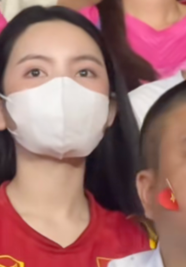 Chu Thanh Huyền lộ diện sau nghi vẫn thẩm mỹ, bị dân mạng nhắc vụ Chu Thanh Huyền lộ diện sau nghi vẫn thẩm mỹ, bị dân mạng nhắc vụ