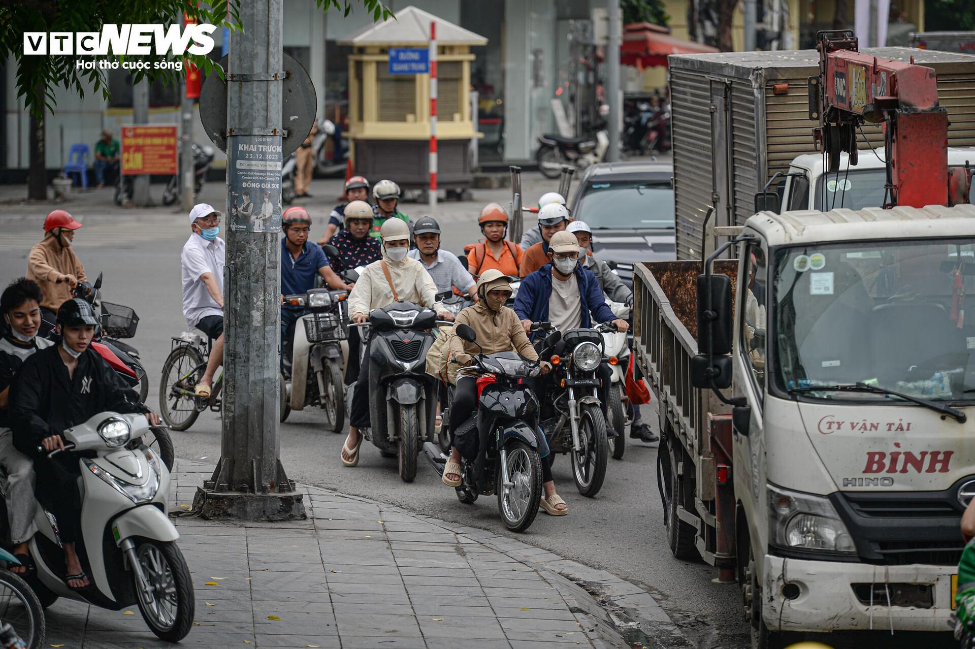 Nơi xây cầu vượt gần 880 tỷ 'giải cứu' nút thắt giao thông phía Tây Hà Nội- Ảnh 9. Nơi xây cầu vượt gần 880 tỷ 'giải cứu' nút thắt giao thông phía Tây Hà Nội- Ảnh 9.