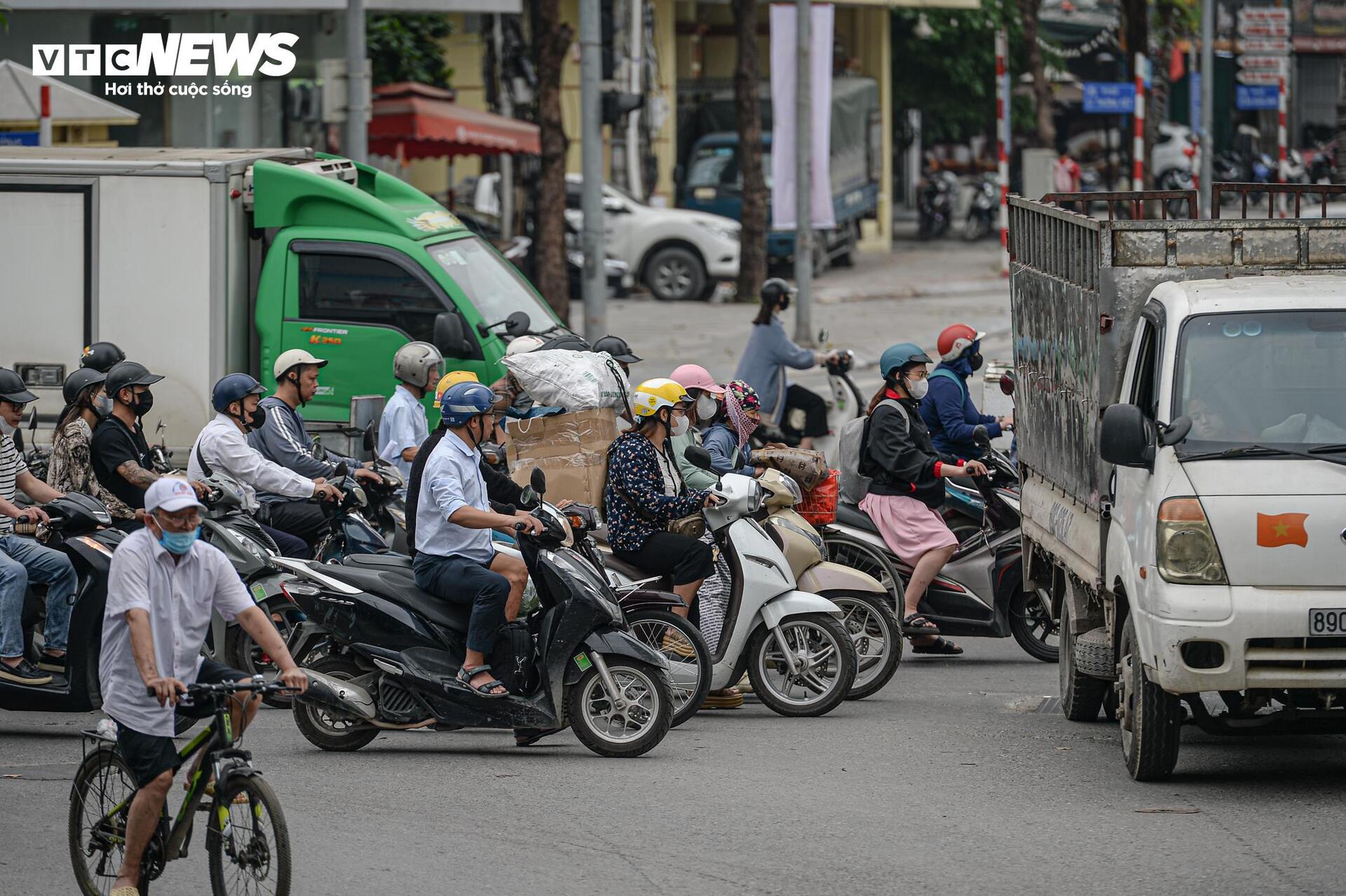 Nơi xây cầu vượt gần 880 tỷ 'giải cứu' nút thắt giao thông phía Tây Hà Nội- Ảnh 10. Nơi xây cầu vượt gần 880 tỷ 'giải cứu' nút thắt giao thông phía Tây Hà Nội- Ảnh 10.