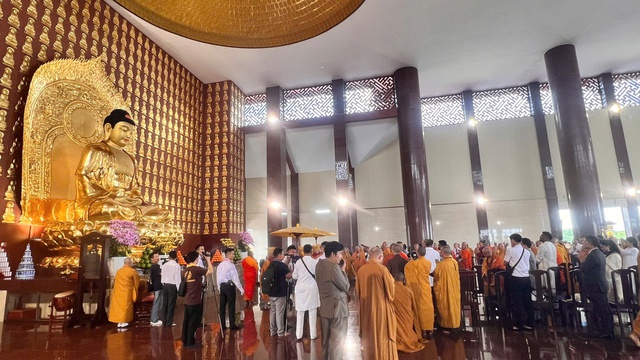 Những hình ảnh cung rước Xá lợi Đức Phật về Bình Chánh- Ảnh 9. Những hình ảnh cung rước Xá lợi Đức Phật về Bình Chánh- Ảnh 9.
