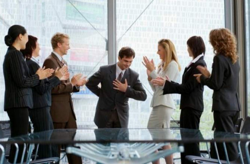 Khi được khen “bạn giỏi quá”, người thường nói “cảm ơn”, người EQ cao trả lời đầy tinh tế khiến người nghe mát lòng- Ảnh 1. Khi được khen “bạn giỏi quá”, người thường nói “cảm ơn”, người EQ cao trả lời đầy tinh tế khiến người nghe mát lòng- Ảnh 1.