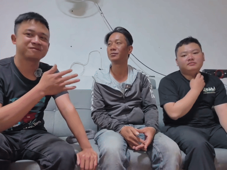 Thay đổi trong team Quang Linh Vlogs gây tranh cãi, người khởi xướng phải làm gấp 1 việc xoa dịu?- Ảnh 1. Thay đổi trong team Quang Linh Vlogs gây tranh cãi, người khởi xướng phải làm gấp 1 việc xoa dịu?- Ảnh 1.