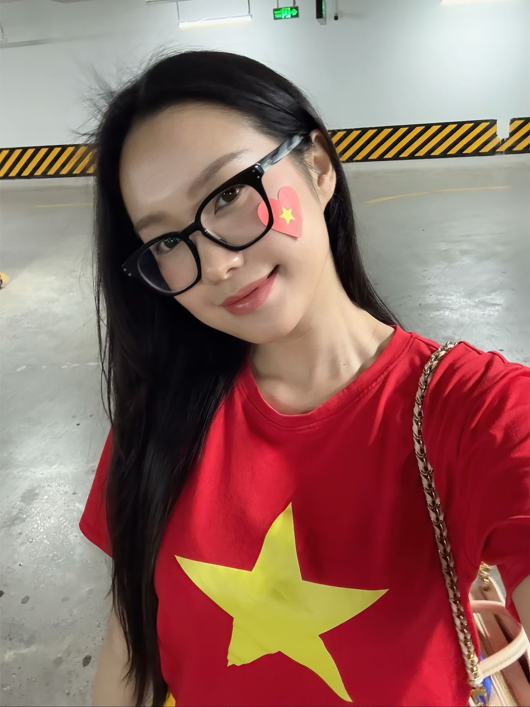 Doãn Hải My cùng Văn Hậu chiếm spotlight trên SVĐ, ảnh Doãn Hải My cùng Văn Hậu chiếm spotlight trên SVĐ, ảnh